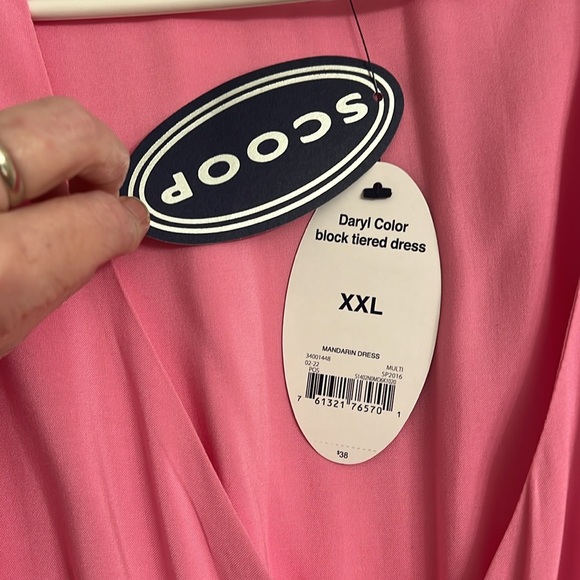 Scoop color block sleeveless dress with side cut outs. - Picture 6 of 6